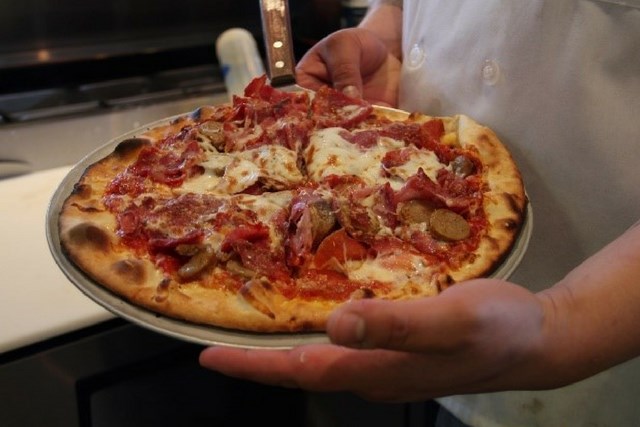 Tehaleh_Trilogy_Seven_Summits_Lodge_Pizza_TheMantelRestaurant_1.png