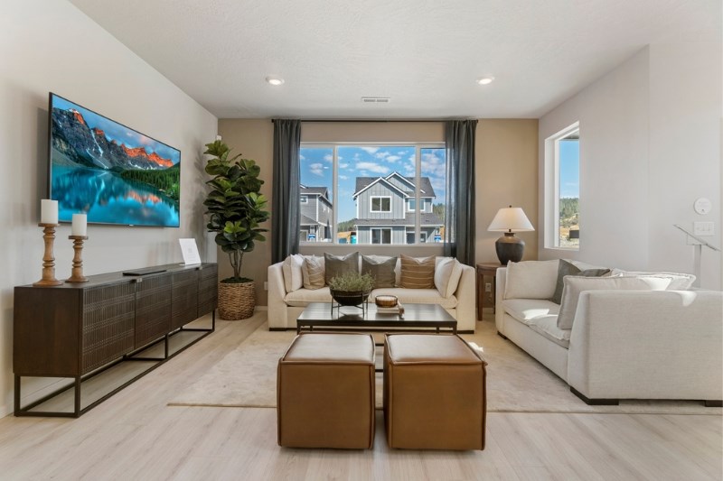 goldenwood-livingroom.jpg