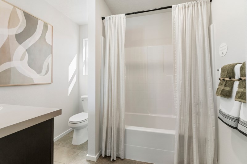 goldenwood-guest-bath.jpg