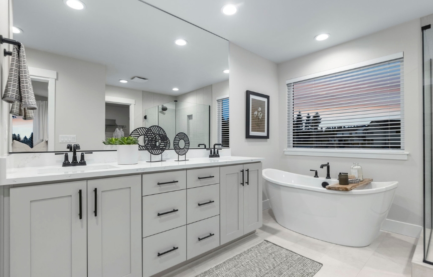 Holt-2618-primary-suite-bathtub